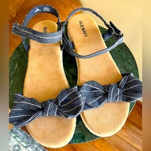 Girls size 3 Old Navy Chambray stripe sandals